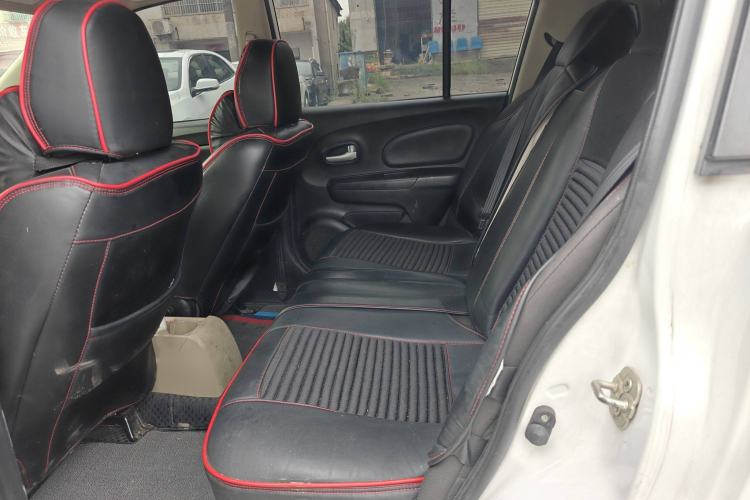Used Venucia R50 2013 1.6L Manual Fashion Edition Interior 6