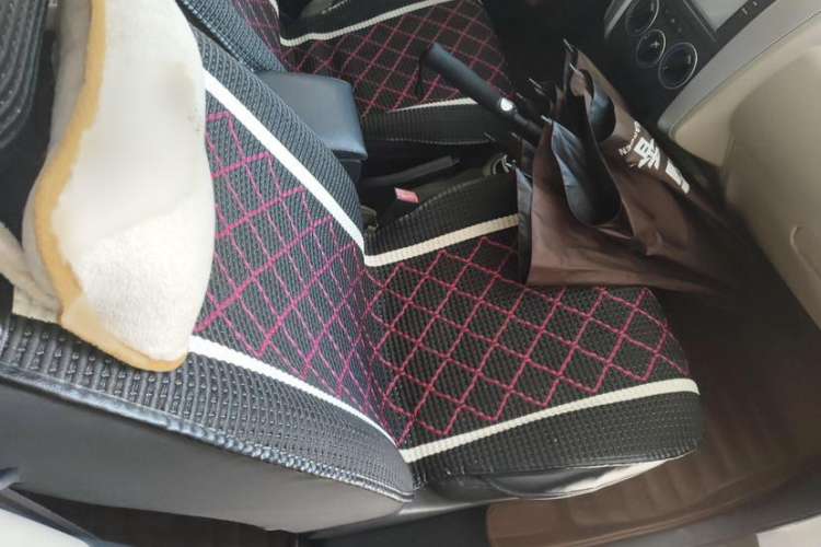 Used Venucia R50 2013 1.6L Automatic Fashion Edition Interior 7