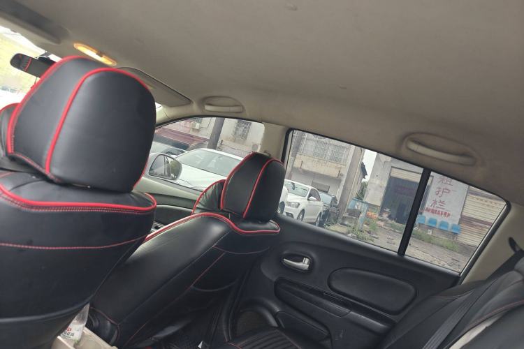 Used Venucia R50 2013 1.6L Manual Fashion Edition Interior 7
