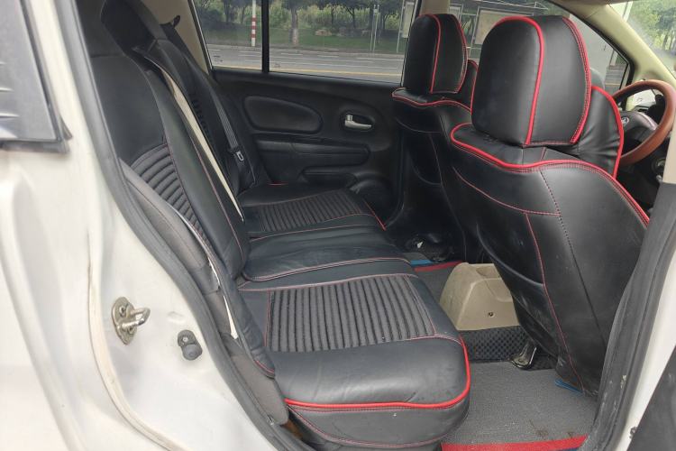 Used Venucia R50 2013 1.6L Manual Fashion Edition Interior 9
