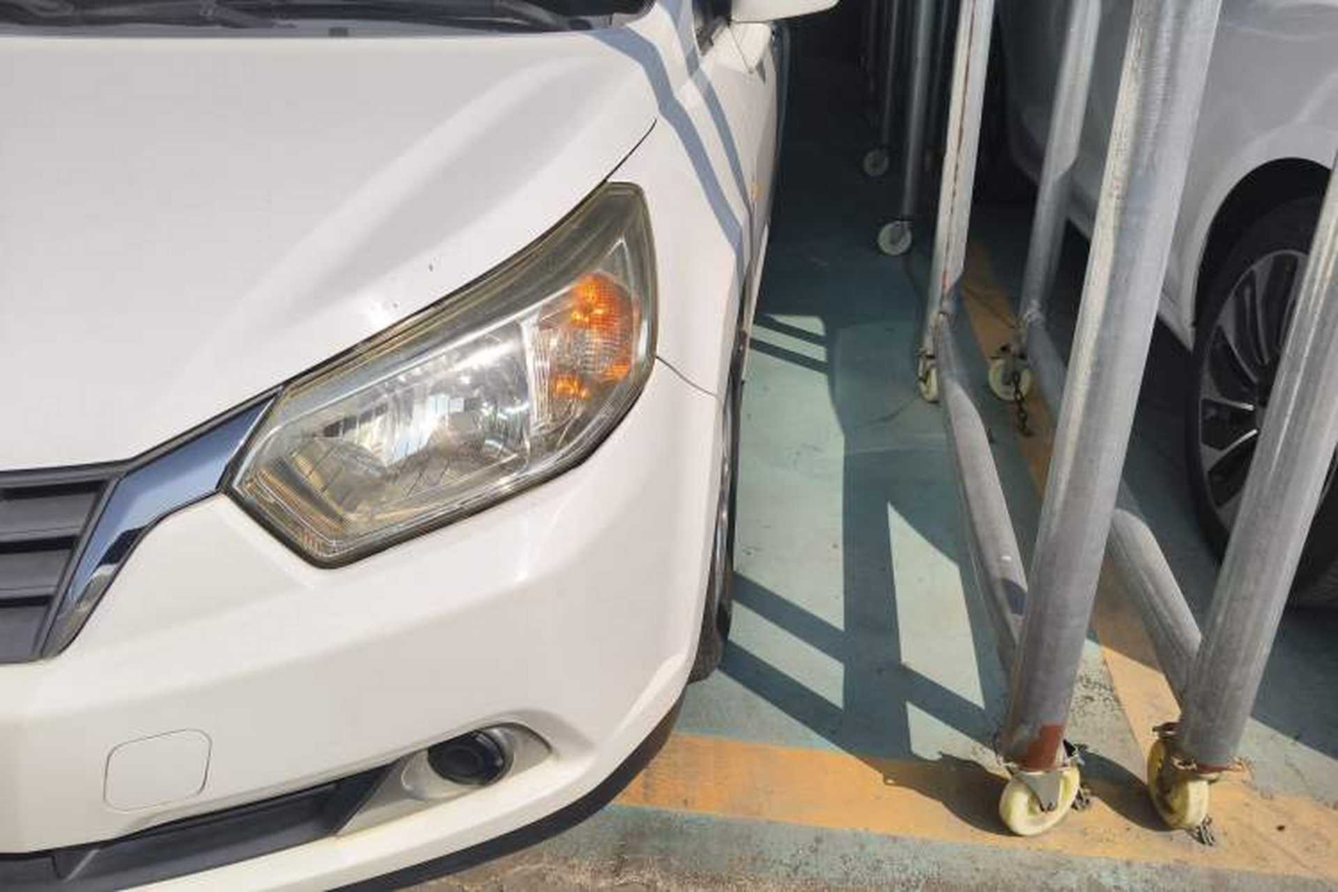 Used Venucia R50 2013 1.6L Automatic Fashion Edition Left Front Headlight