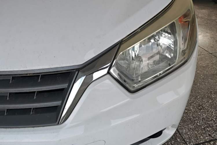 Used Venucia R50 2013 1.6L Manual Fashion Edition Left Front Headlight