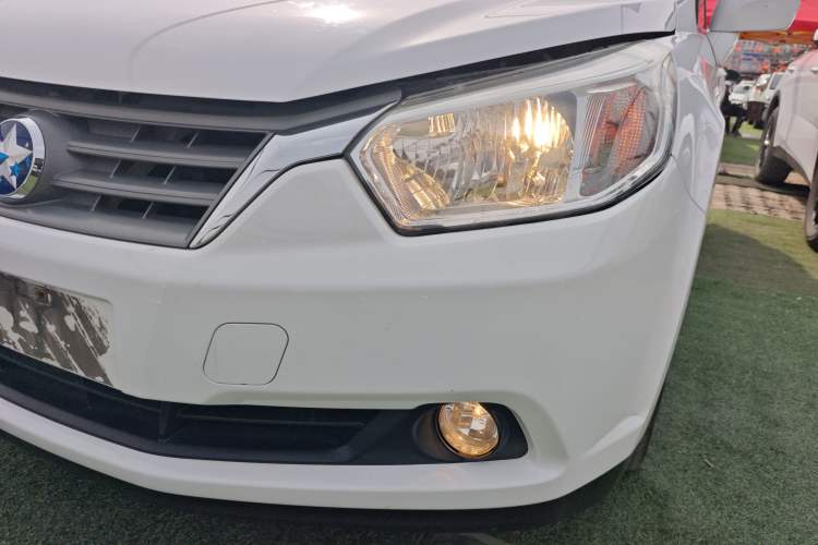 Used Venucia R50 2013 1.6L Manual Luxury Edition Left Front Headlight
