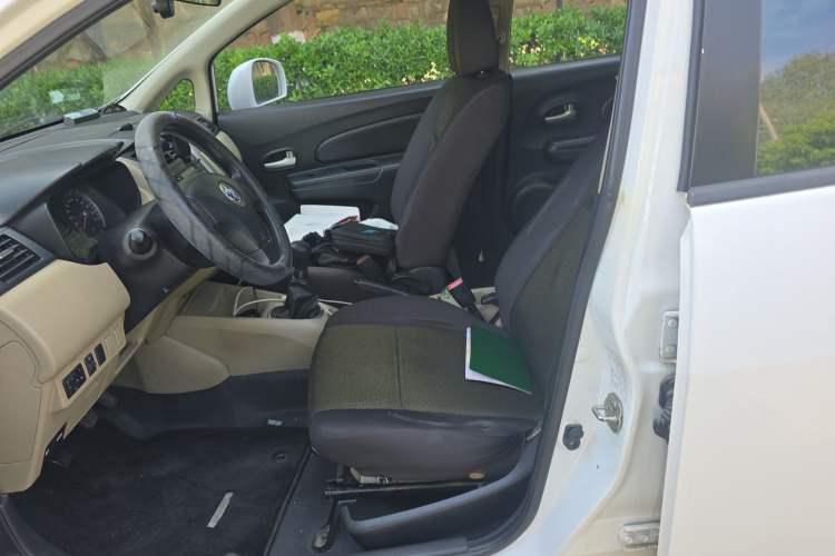 Used Venucia R50 2013 1.6L Manual Fashion Edition Left Front Seat