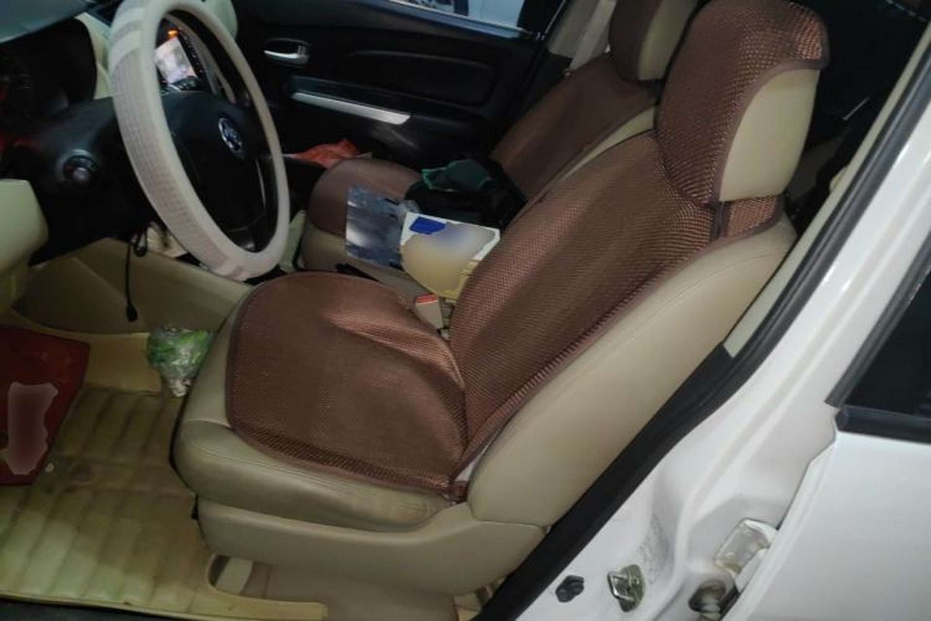 Used Venucia R50 2013 1.6L Manual Version with Beidou Navigation Left Front Seat