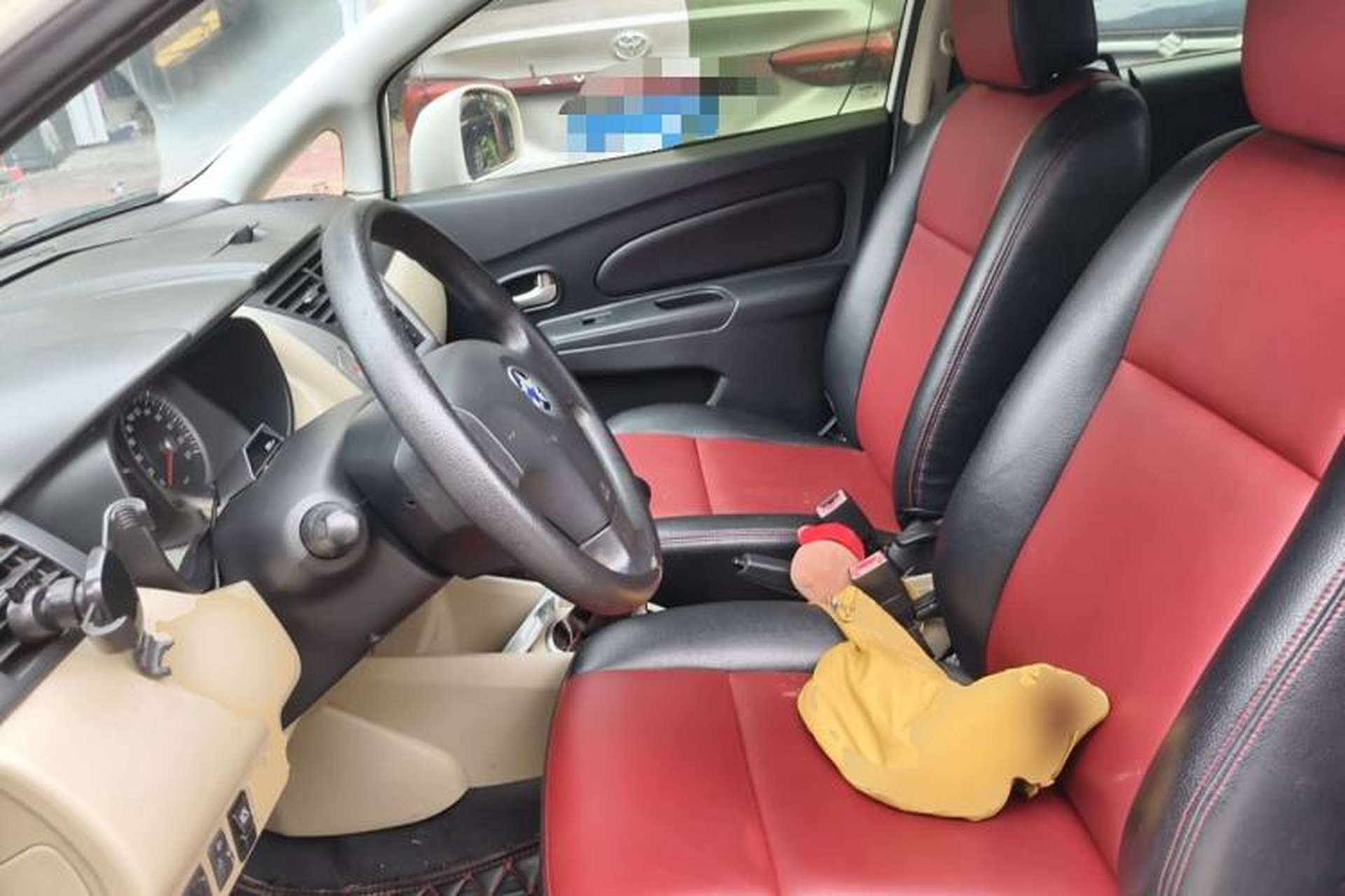 Used Venucia R50 2013 1.6L Manual Fashion Edition Left Front Seat
