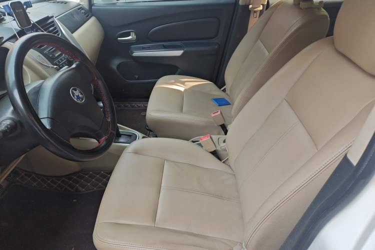 Used Venucia R50 2013 1.6L Automatic Luxury Edition Left Front Seat
