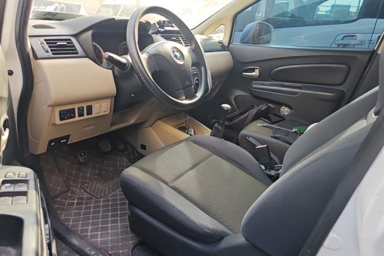 Used Venucia R50 2013 1.6L Manual Fashion Edition Left Front Seat