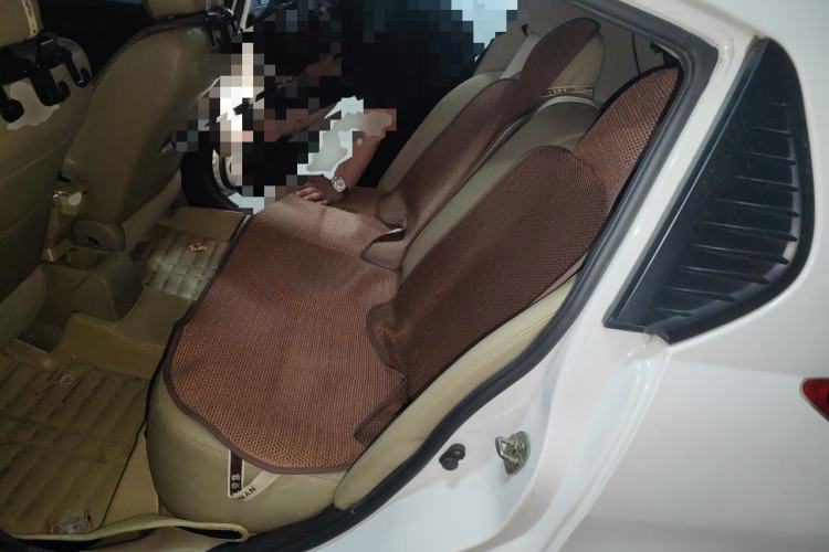 Used Venucia R50 2013 1.6L Manual Version with Beidou Navigation Left Rear Seat