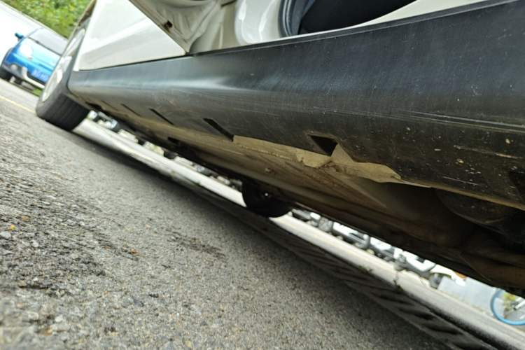Used Venucia R50 2013 1.6L Manual Fashion Edition Left Side Sill
