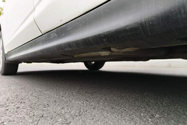 Used Venucia R50 2013 1.6L Manual Luxury Edition Left Side Sill