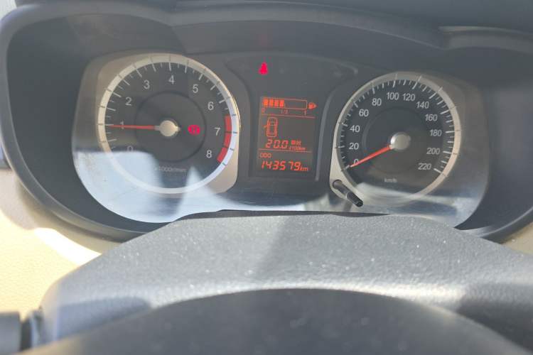 Used Venucia R50 2013 1.6L Manual Fashion Edition Odometer Close Up
