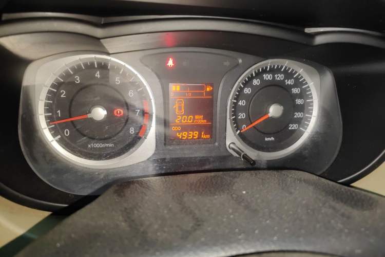 Used Venucia R50 2013 1.6L Manual Version with Beidou Navigation Odometer Close Up