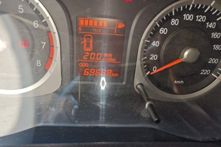 Used Venucia R50 2013 1.6L Manual Fashion Edition Odometer Close Up
