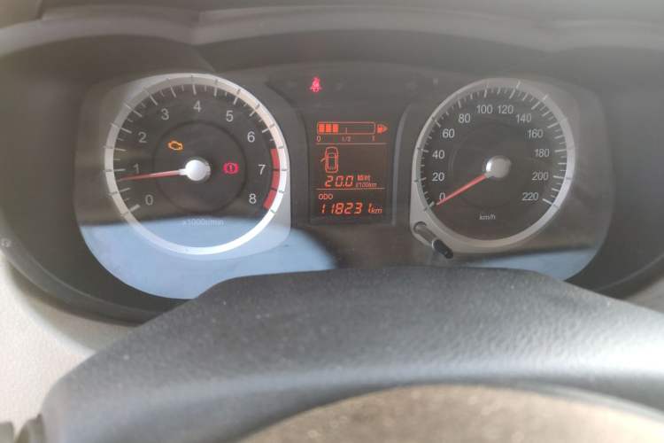 Used Venucia R50 2013 1.6L Manual Fashion Edition Odometer Close Up