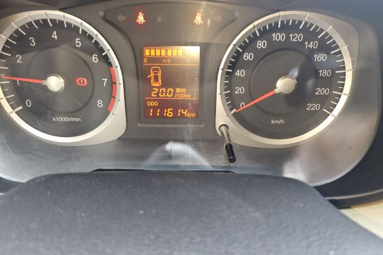 Used Venucia R50 2013 1.6L Manual Fashion Edition Odometer Close Up