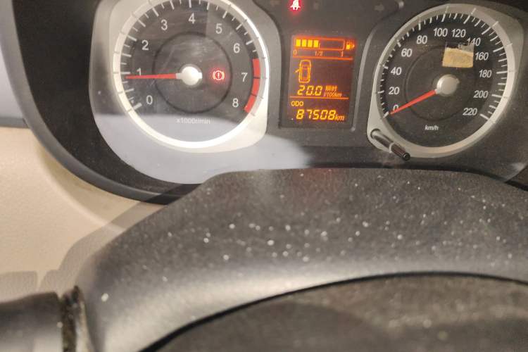 Used Venucia R50 2013 1.6L Manual Fashion Edition Odometer Close Up