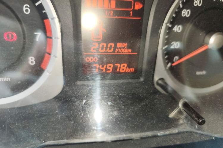 Used Venucia R50 2013 1.6L Manual Fashion Edition Odometer Close Up