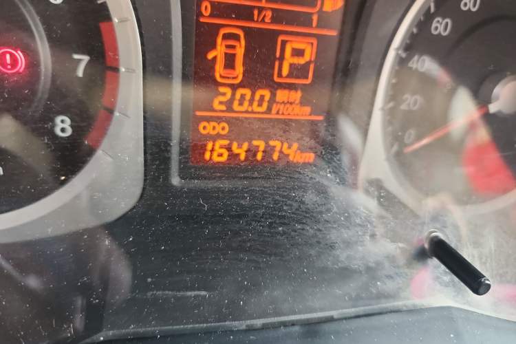 Used Venucia R50 2013 1.6L Automatic Luxury Edition Odometer Close Up