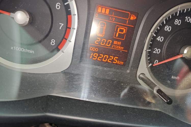 Used Venucia R50 2013 1.6L Automatic Luxury Edition Odometer Close Up