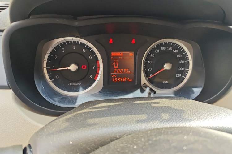 Used Venucia R50 2013 1.6L Manual Fashion Edition Odometer Close Up
