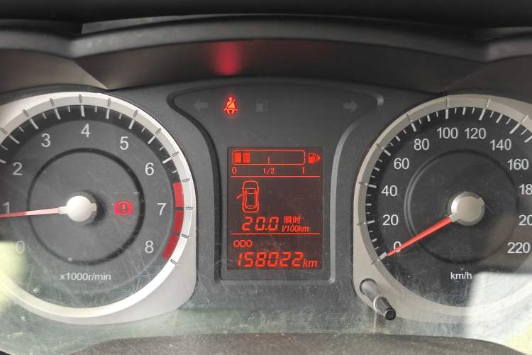 Used Venucia R50 2013 1.6L Manual Fashion Edition Odometer Close Up