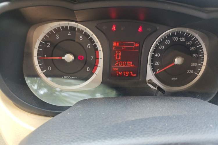 Used Venucia R50 2013 1.6L Manual Fashion Edition Odometer Close Up
