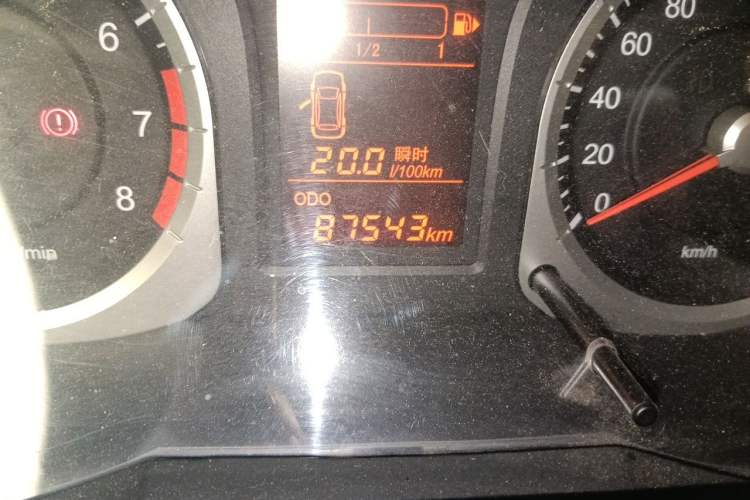 Used Venucia R50 2013 1.6L Manual Fashion Edition Odometer Close Up