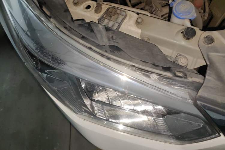 Used Venucia R50 2013 1.6L Manual Version with Beidou Navigation Right Front Headlight