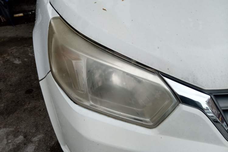 Used Venucia R50 2013 1.6L Automatic Fashion Edition Right Front Headlight