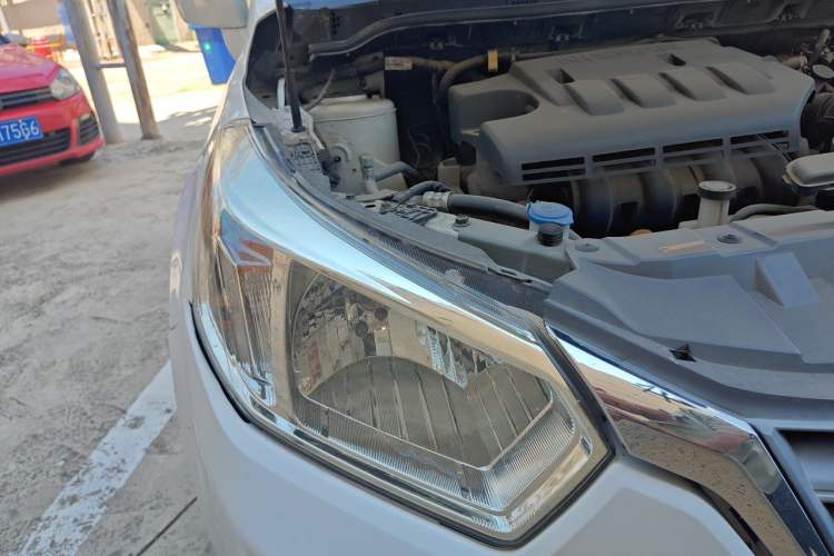 Used Venucia R50 2013 1.6L Manual Fashion Edition Right Front Headlight