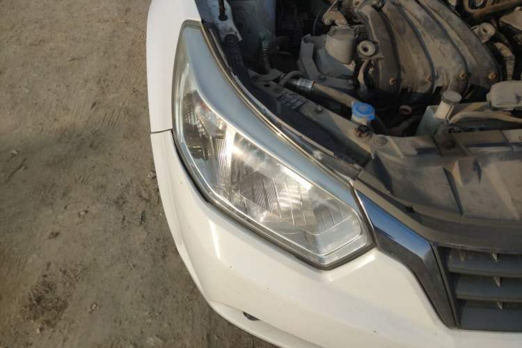 Used Venucia R50 2013 1.6L Manual Fashion Edition Right Front Headlight