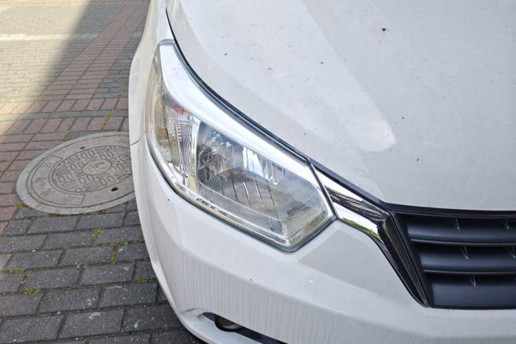 Used Venucia R50 2013 1.6L Manual Fashion Edition Right Front Headlight