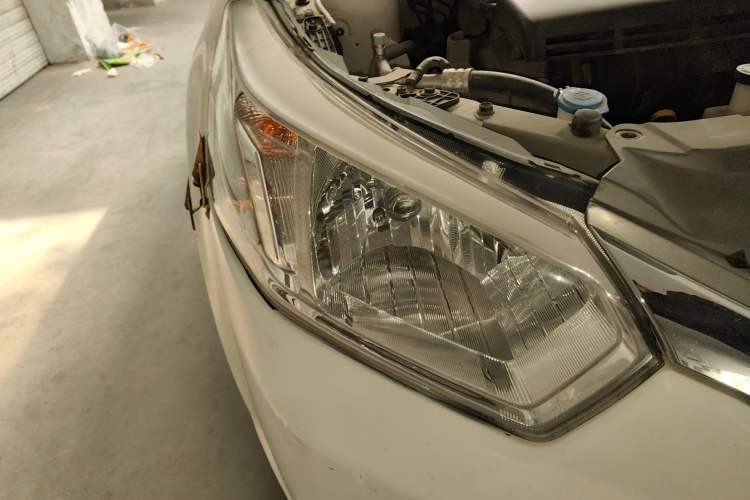 Used Venucia R50 2013 1.6L Manual Fashion Edition Right Front Headlight
