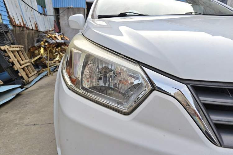 Used Venucia R50 2013 1.6L Manual Fashion Edition Right Front Headlight