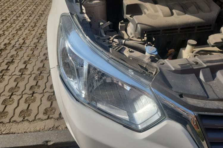 Used Venucia R50 2013 1.6L Automatic Luxury Edition Right Front Headlight