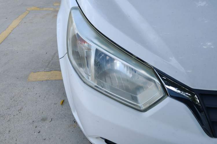 Used Venucia R50 2013 1.6L Automatic Fashion Edition Right Front Headlight