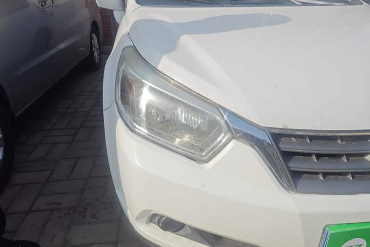 Used Venucia R50 2013 1.6L Manual Fashion Edition Right Front Headlight