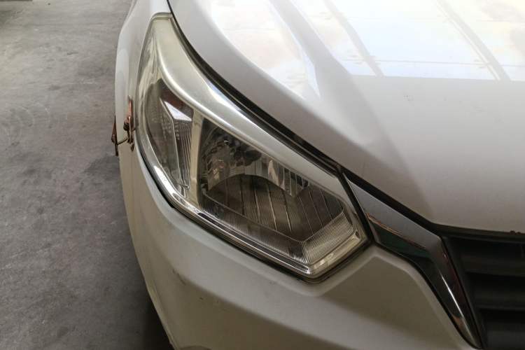 Used Venucia R50 2013 1.6L Manual Fashion Edition Right Front Headlight
