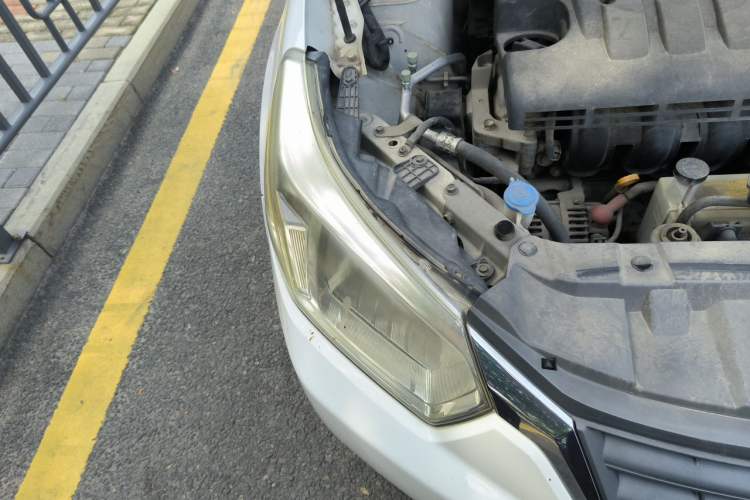 Used Venucia R50 2013 1.6L Manual Fashion Edition Right Front Headlight