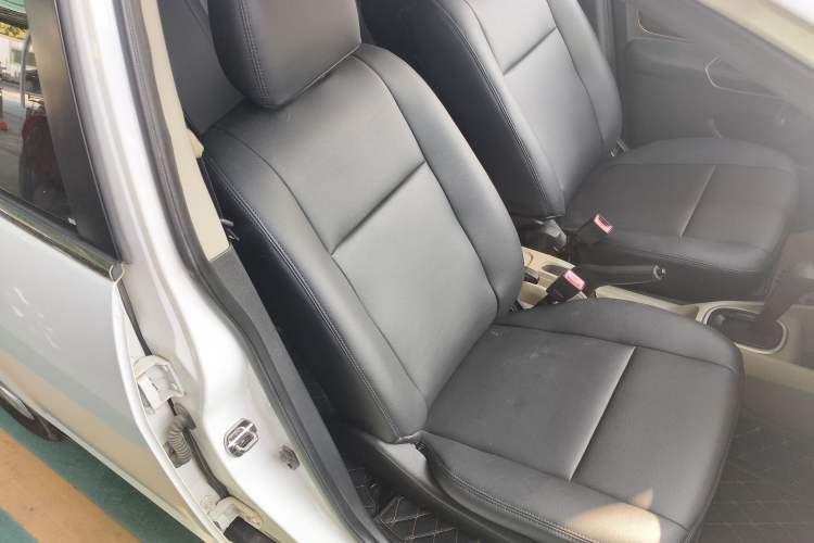 Used Venucia R50 2013 1.6L Automatic Fashion Edition Right Front Seat