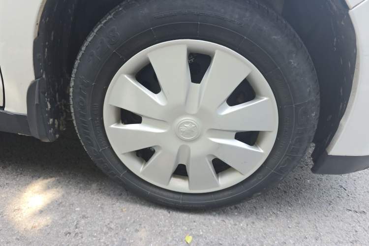 Used Venucia R50 2013 1.6L Manual Fashion Edition Right Front Wheel Hub
