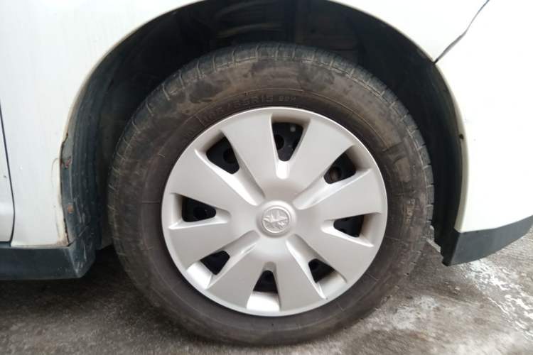 Used Venucia R50 2013 1.6L Automatic Fashion Edition Right Front Wheel Hub