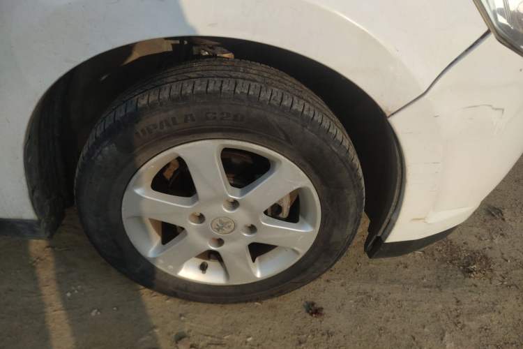 Used Venucia R50 2013 1.6L Manual Fashion Edition Right Front Wheel Hub