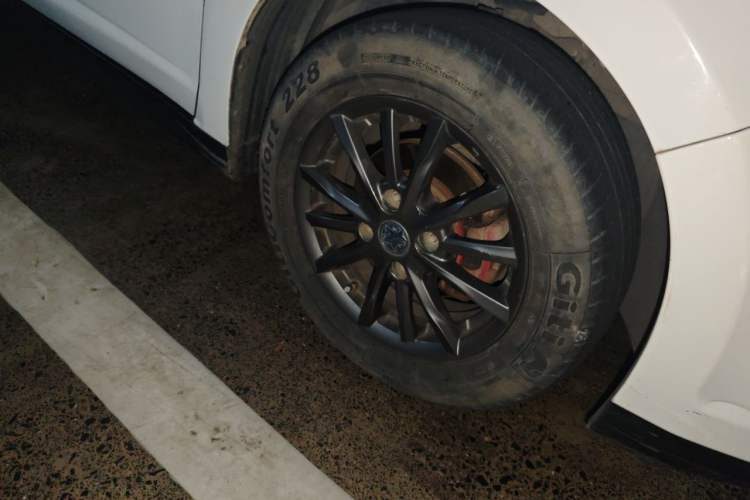 Used Venucia R50 2013 1.6L Automatic Fashion Edition Right Front Wheel Hub