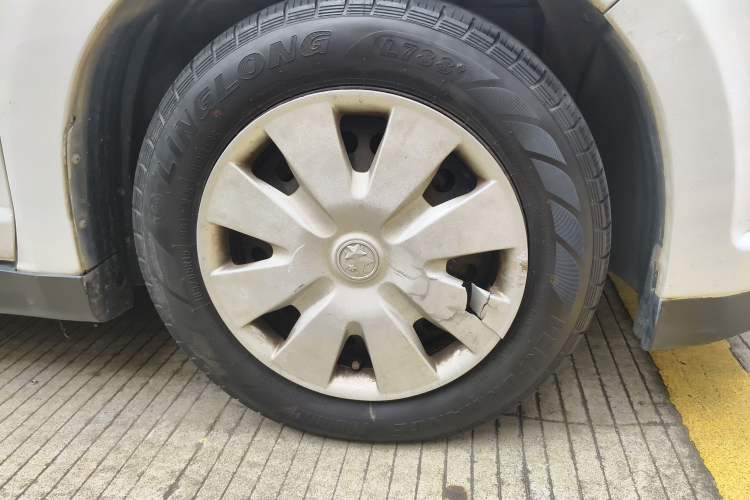 Used Venucia R50 2013 1.6L Manual Fashion Edition Right Front Wheel Hub