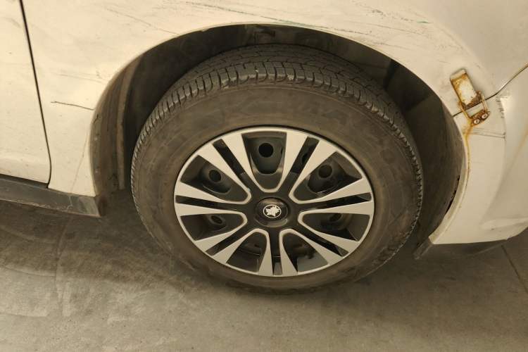 Used Venucia R50 2013 1.6L Manual Fashion Edition Right Front Wheel Hub
