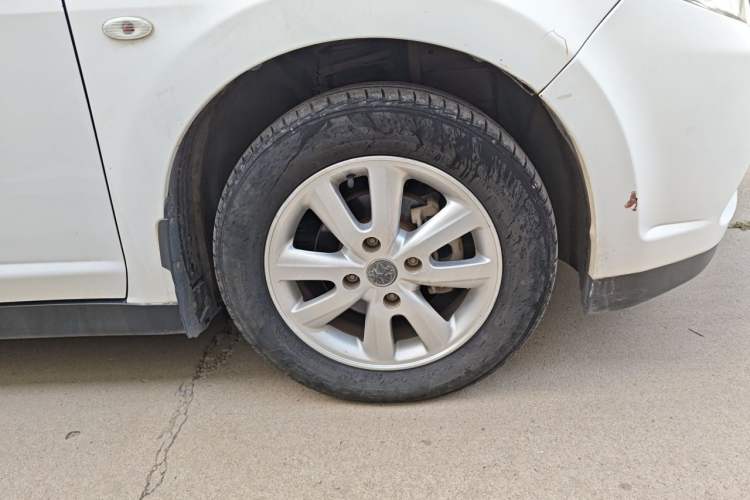 Used Venucia R50 2013 1.6L Manual Fashion Edition Right Front Wheel Hub