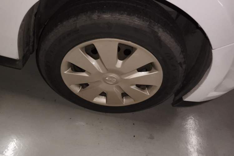 Used Venucia R50 2013 1.6L Manual Fashion Edition Right Front Wheel Hub