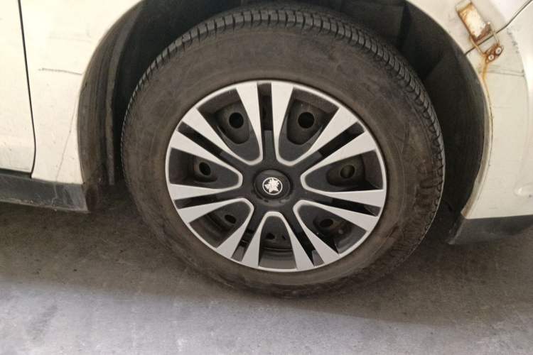 Used Venucia R50 2013 1.6L Manual Fashion Edition Right Front Wheel Hub